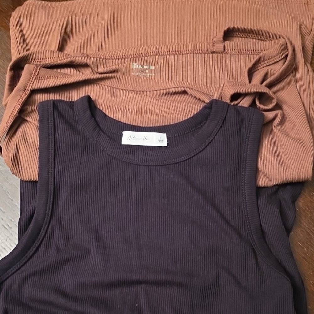 Bundle Of 2 Tank Tops Large Active USA Ribbed & No Boundaries Brown